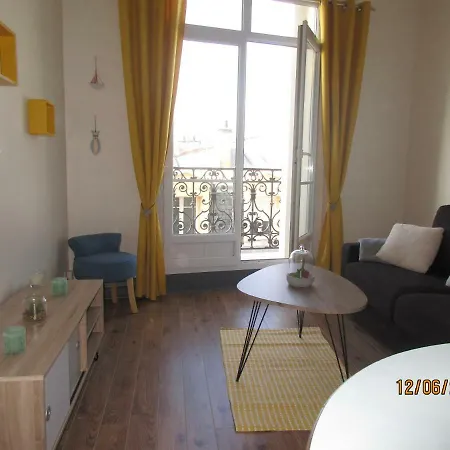 Au Bon Air Apartment *